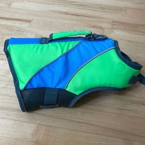 Dog size XS life jacket/flotation vest